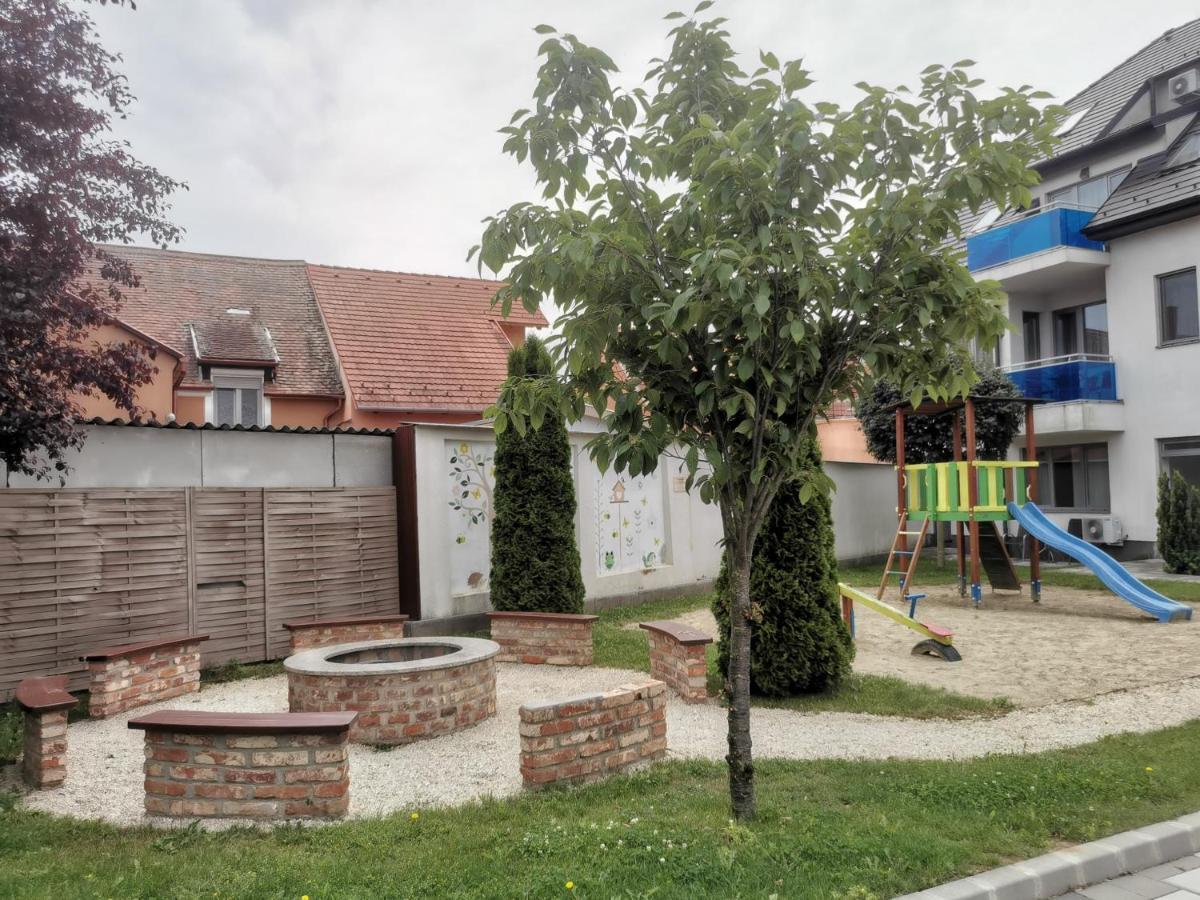 Szabó Apartman Sárvár Exterior foto