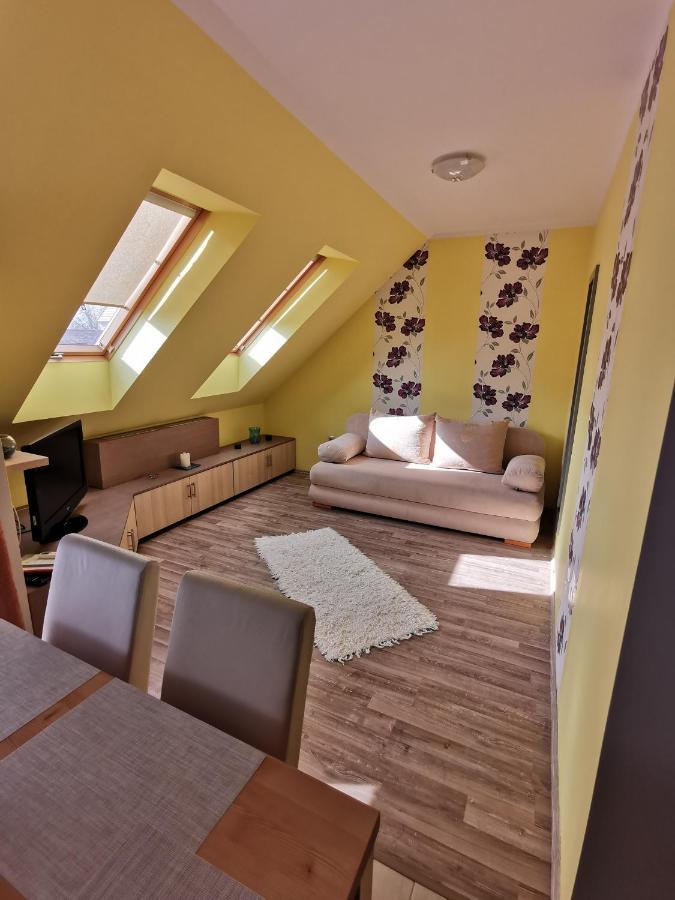 Szabó Apartman Sárvár Exterior foto