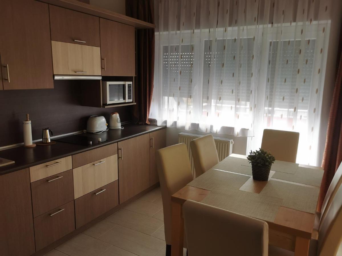 Szabó Apartman Sárvár Exterior foto